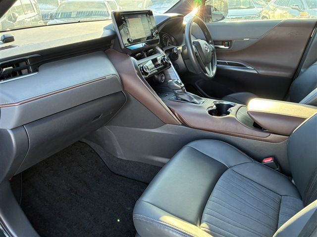 TOYOTA HARRIER 4WD 2020