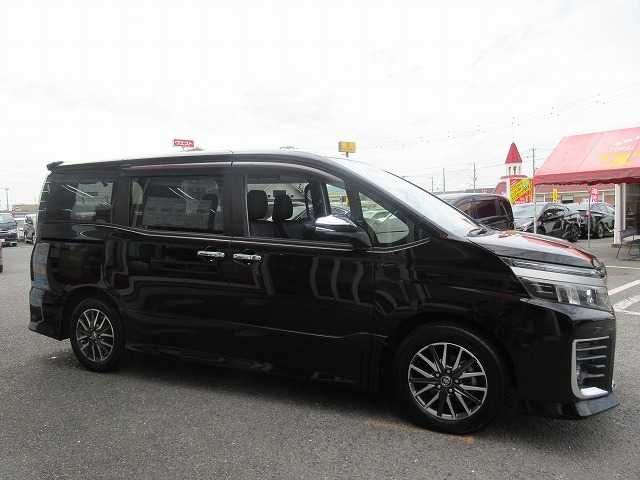 TOYOTA VOXY 2016