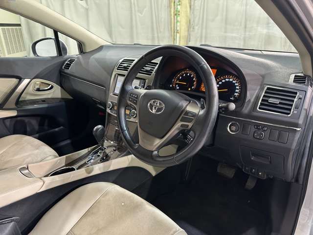 TOYOTA AVENSISWAGON 2012