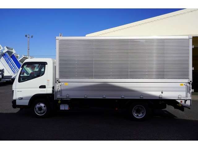 MITSUBISHI CANTER 2023