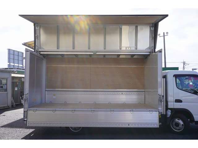 MITSUBISHI CANTER 2023