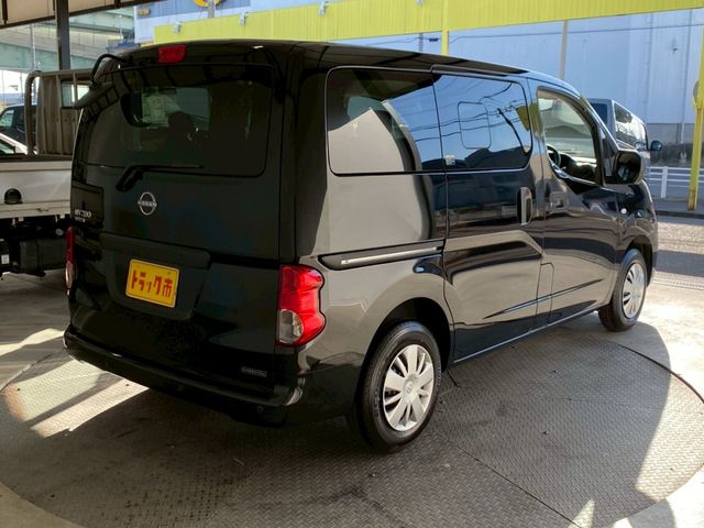NISSAN NV200 VANETTE van 2025