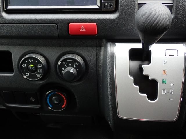 TOYOTA HIACE van 2WD 2019