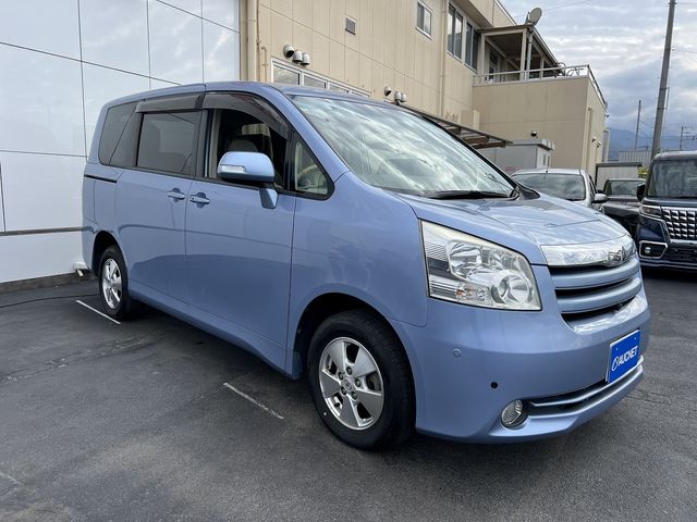 TOYOTA NOAH 4WD 2008