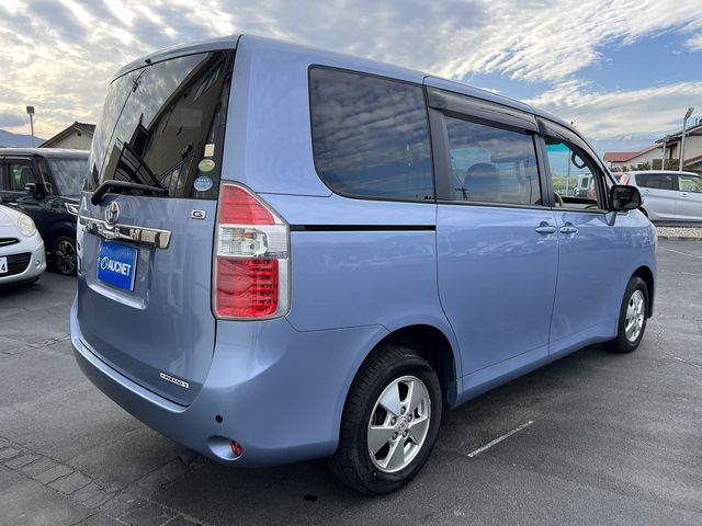 TOYOTA NOAH 4WD 2008