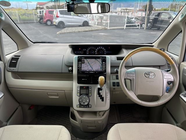 TOYOTA NOAH 4WD 2008