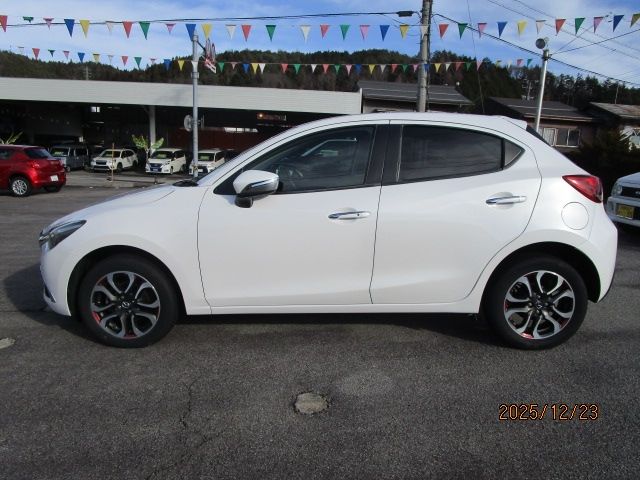 MAZDA DEMIO 4WD 2015