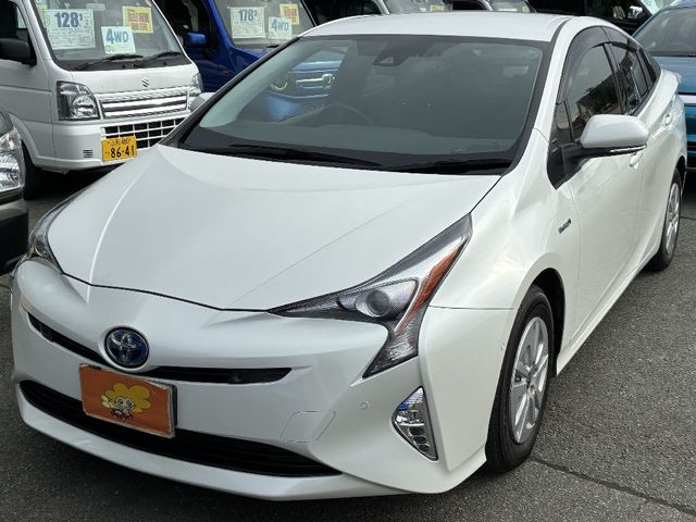 TOYOTA PRIUS 2018