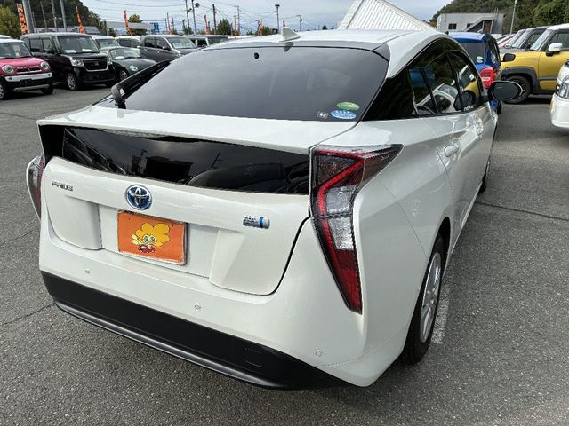TOYOTA PRIUS 2018