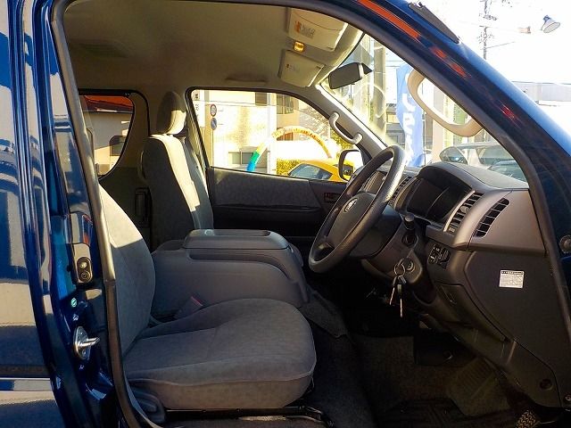 TOYOTA HIACE wagon 2010