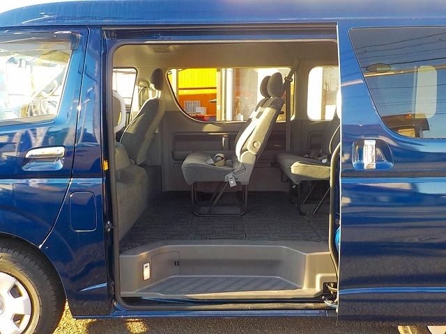 TOYOTA HIACE wagon 2010
