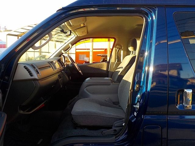 TOYOTA HIACE wagon 2010