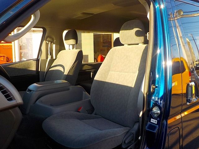 TOYOTA HIACE wagon 2010
