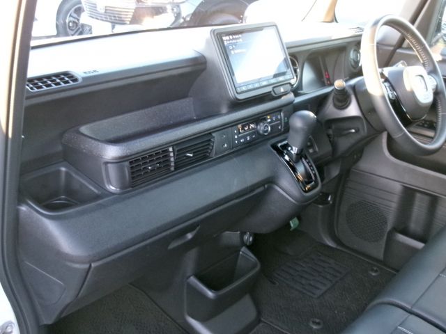 HONDA N BOX CUSTOM 2024