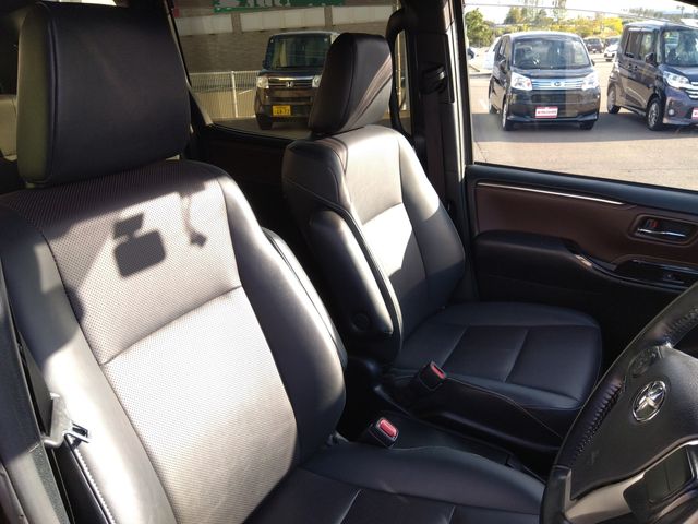 TOYOTA ESQUIRE HYBRID 2019