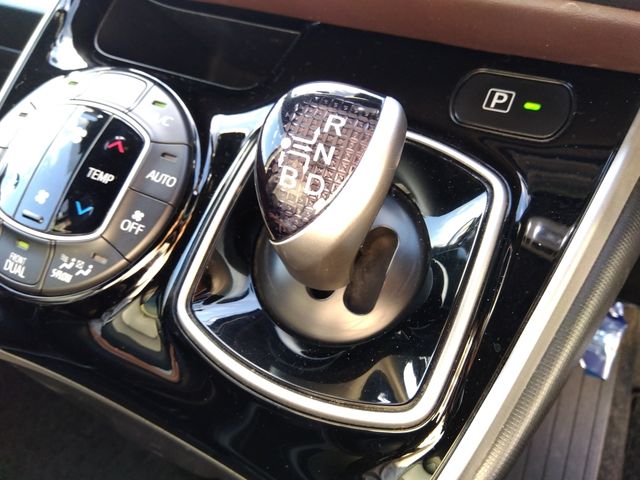 TOYOTA ESQUIRE HYBRID 2019