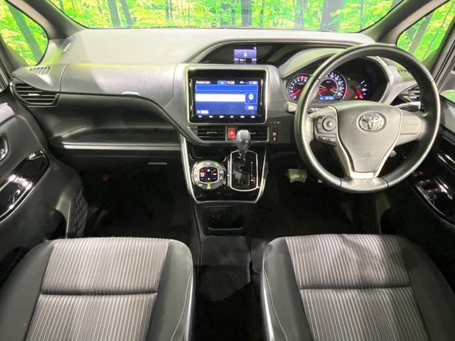 TOYOTA VOXY 2018