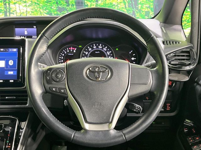 TOYOTA VOXY 2018