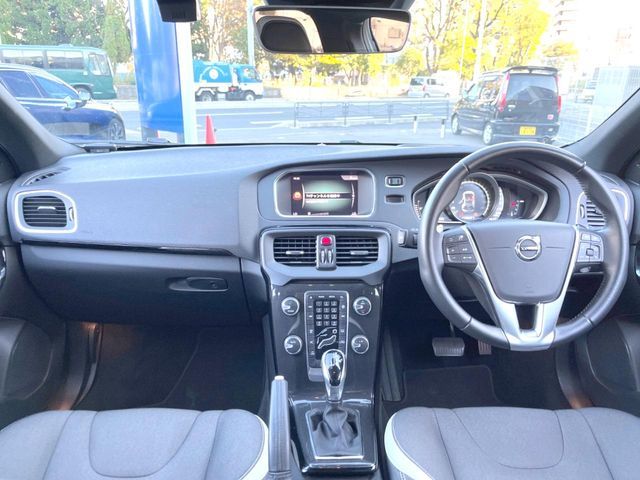 VOLVO VOLVO V40 2018