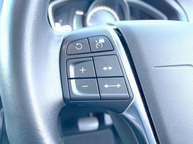 VOLVO VOLVO V40 2018