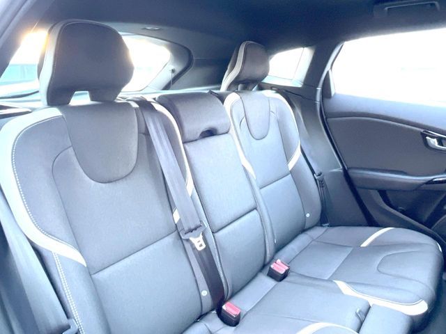 VOLVO VOLVO V40 2018