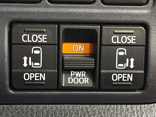 TOYOTA VOXY HYBRID 2014