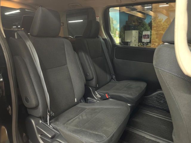 TOYOTA VOXY HYBRID 2014