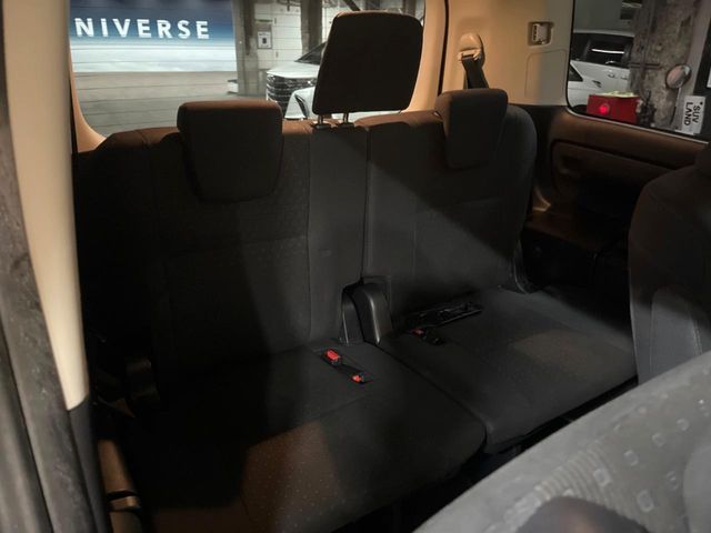 TOYOTA VOXY HYBRID 2014