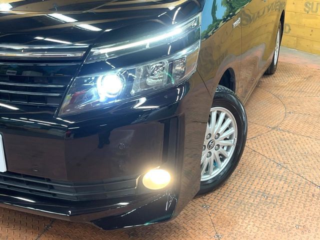 TOYOTA VOXY HYBRID 2014