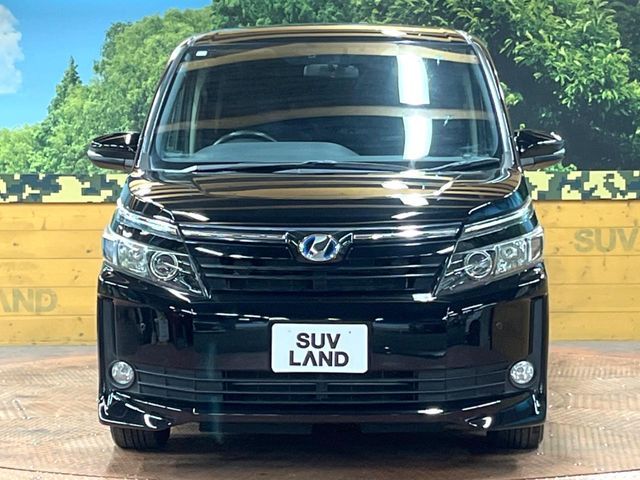 TOYOTA VOXY HYBRID 2014