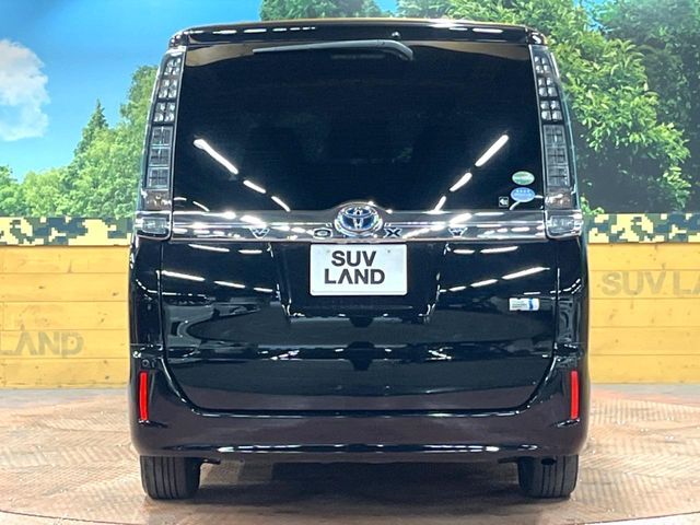 TOYOTA VOXY HYBRID 2014