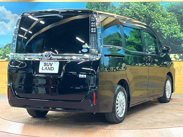 TOYOTA VOXY HYBRID 2014