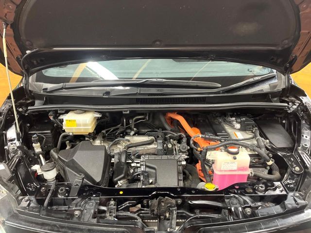 TOYOTA VOXY HYBRID 2014