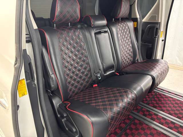 TOYOTA VELLFIRE 2011