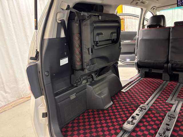 TOYOTA VELLFIRE 2011