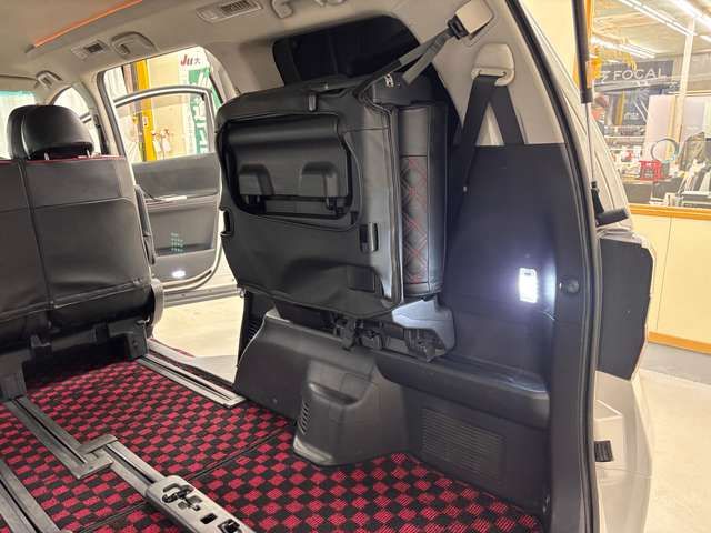 TOYOTA VELLFIRE 2011