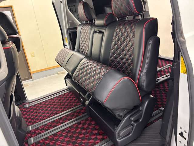 TOYOTA VELLFIRE 2011