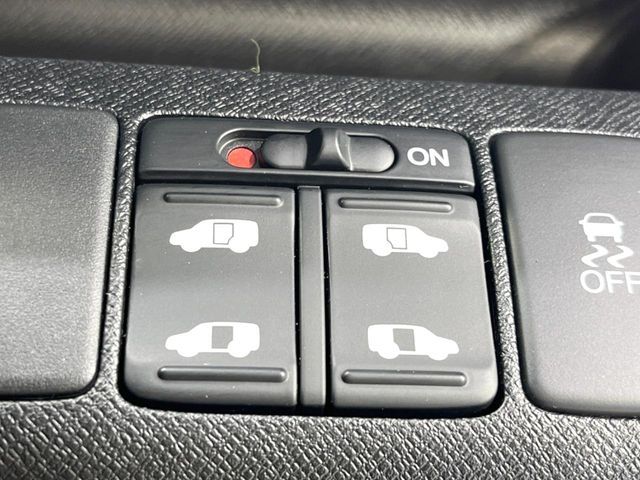 HONDA STEPWAGON SPADA 2011