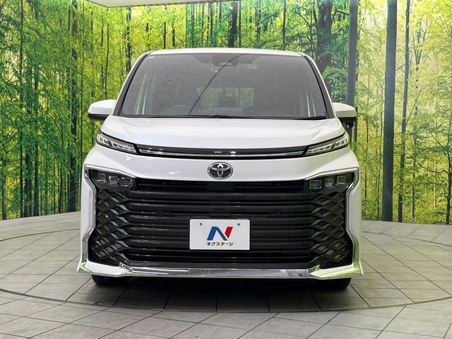 TOYOTA VOXY 2025
