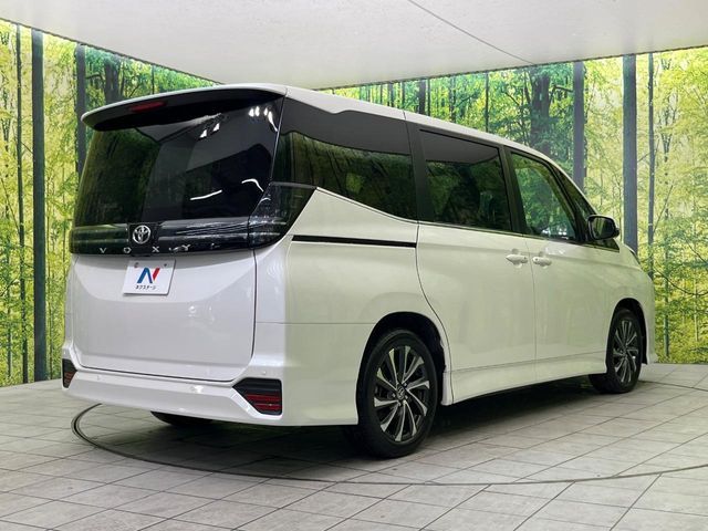 TOYOTA VOXY 2025
