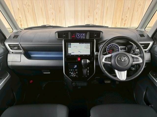 TOYOTA ROOMY 2017