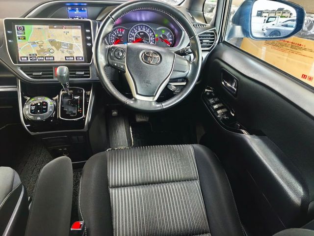 TOYOTA VOXY 4WD 2020