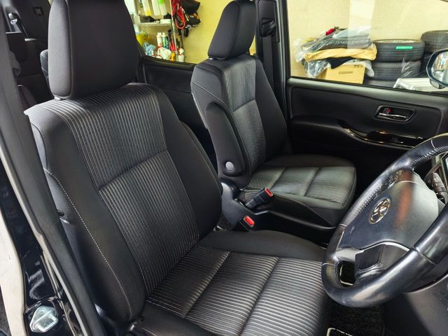 TOYOTA VOXY 4WD 2020