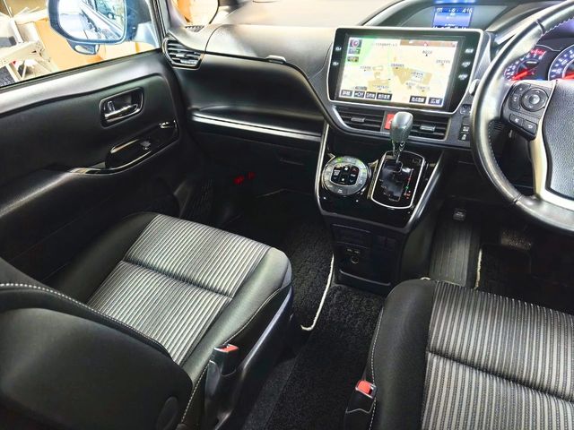 TOYOTA VOXY 4WD 2020