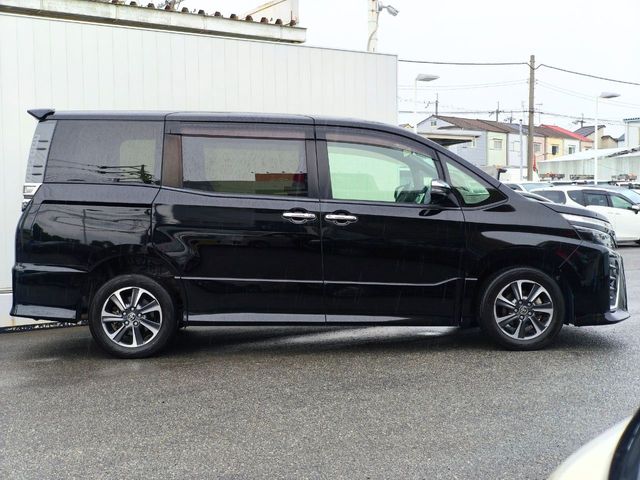 TOYOTA VOXY 4WD 2020