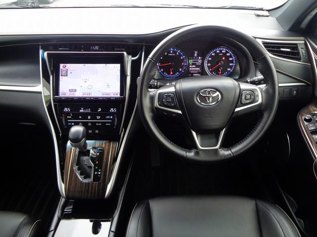 TOYOTA HARRIER 4WD 2014