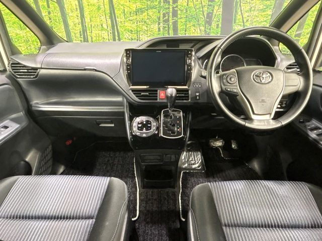 TOYOTA VOXY 2016