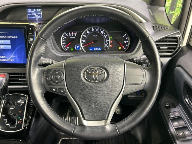 TOYOTA VOXY 2016