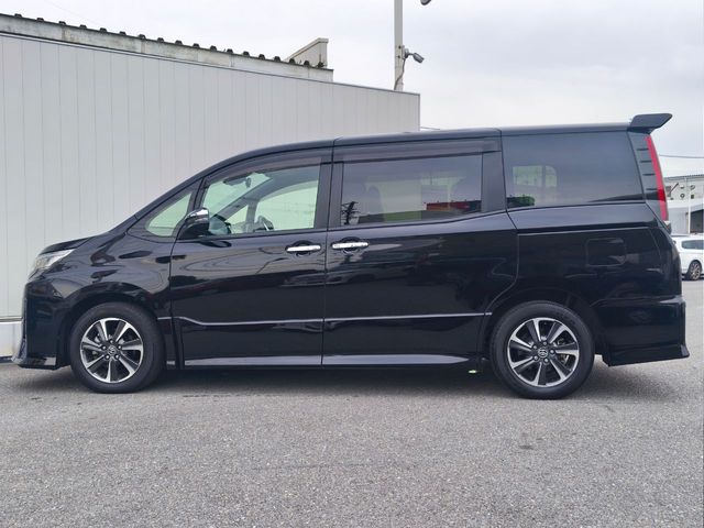 TOYOTA NOAH 2020