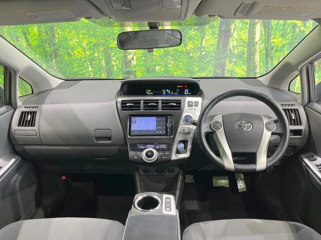 TOYOTA PRIUS Alpha 2013